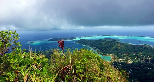 Hiking trekking trek trail walk mountain summit peak mount Ohue Pahia Vaitape Bora Bora French Polynesia