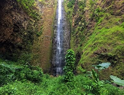 Hiking trekking trek trail walk mountain waterfall valley Tipaerui Faaroa Tahiti French Polynesia