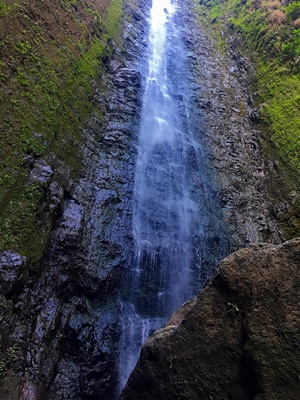 Hiking trekking trek trail walk mountain waterfall valley Tipaerui Faaroa Tahiti French Polynesia