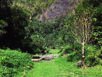 Hiking trekking trek trail walk mountain waterfall valley Tipaerui Faaroa Tahiti French Polynesia