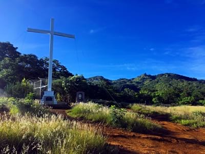 Rando randonnée trek trekking montagne sommet pic mission Tahiti Papeete croix Polynésie française